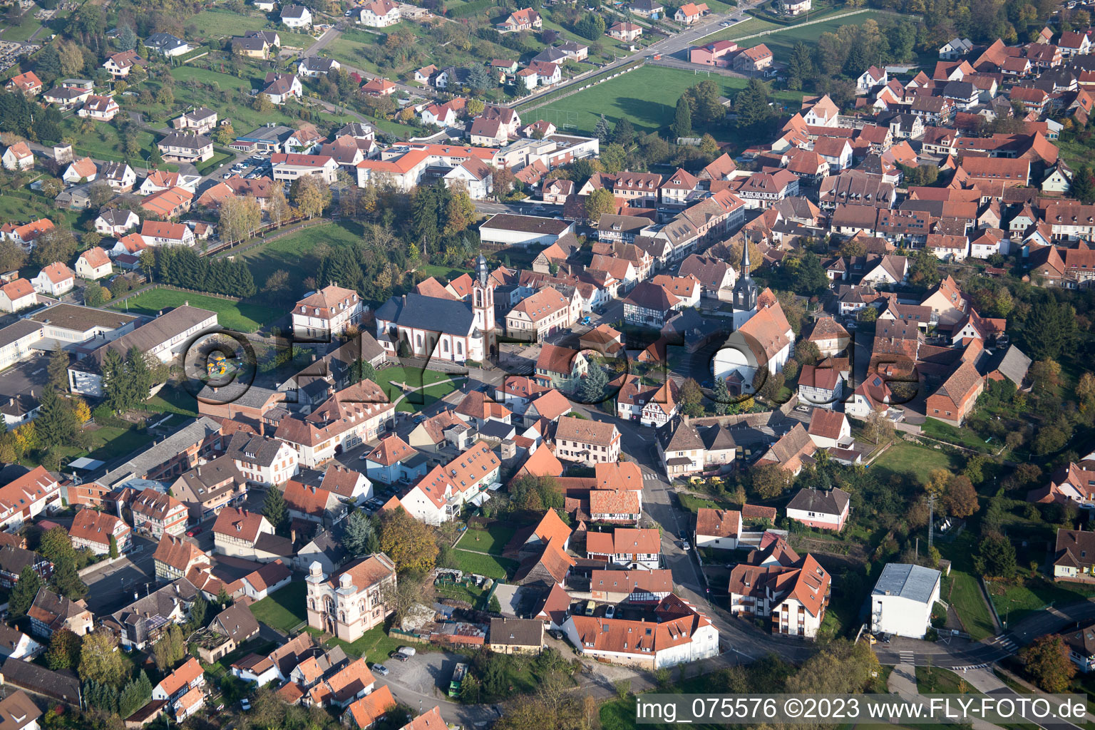 Luftbild von Soultz-sous-Forêts im Bundesland Bas-Rhin, Frankreich