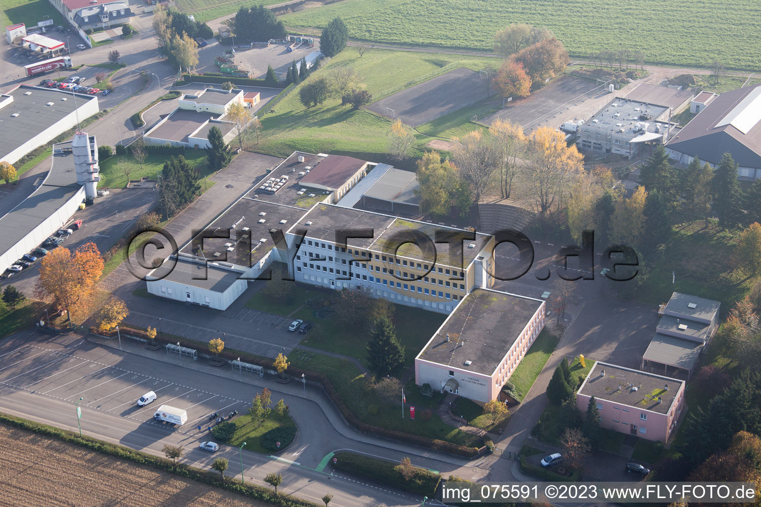 Soultz-sous-Forêts im Bundesland Bas-Rhin, Frankreich von der Drohne aus gesehen