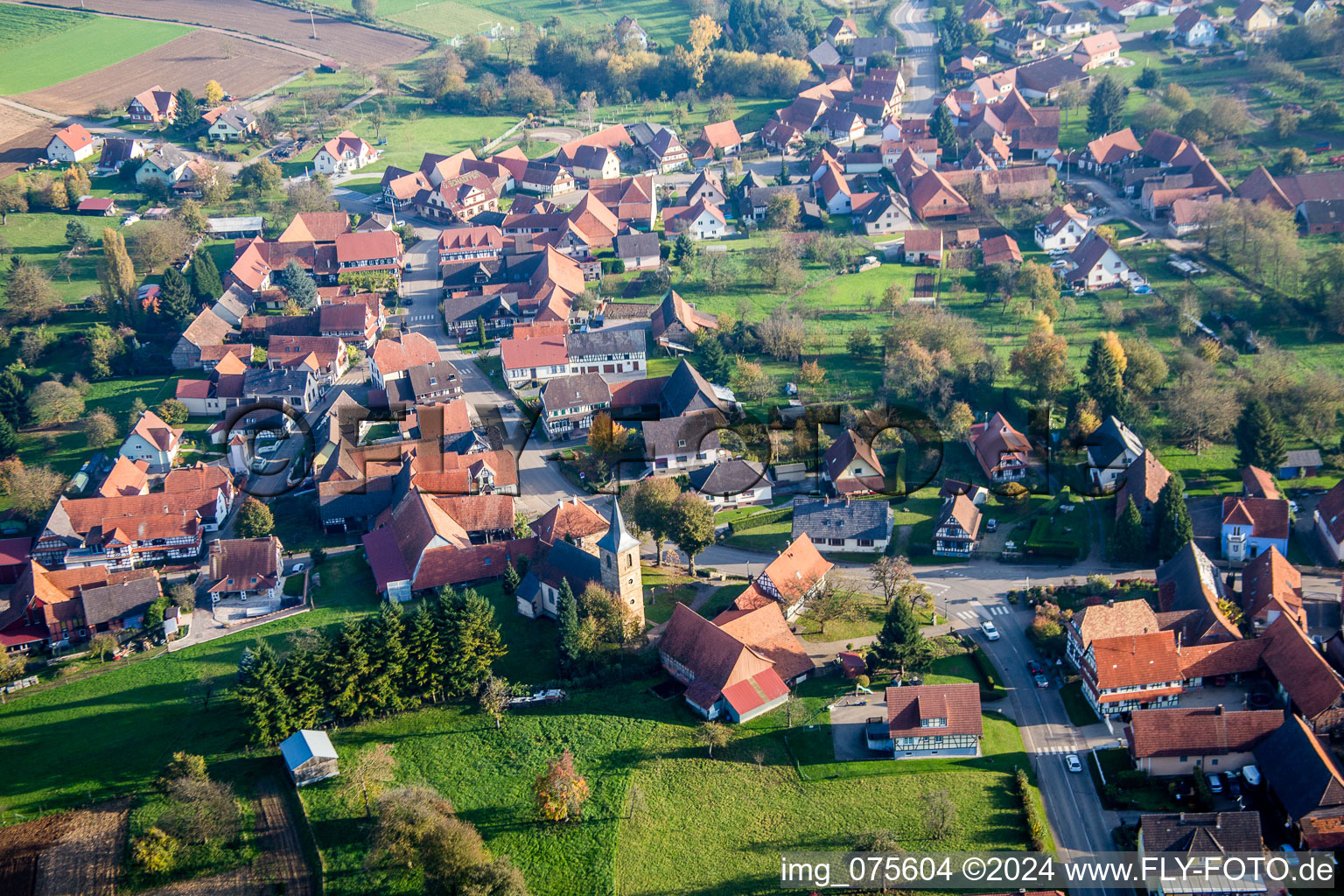 Gebäudekomplex des ehemaligen Klosters und heutigen Benediktushof - Zentrum für Meditation und Achtsamkeit Seminar- und Tagungszentrum GmbH in Holzkirchen im Bundesland Bayern, Deutschland