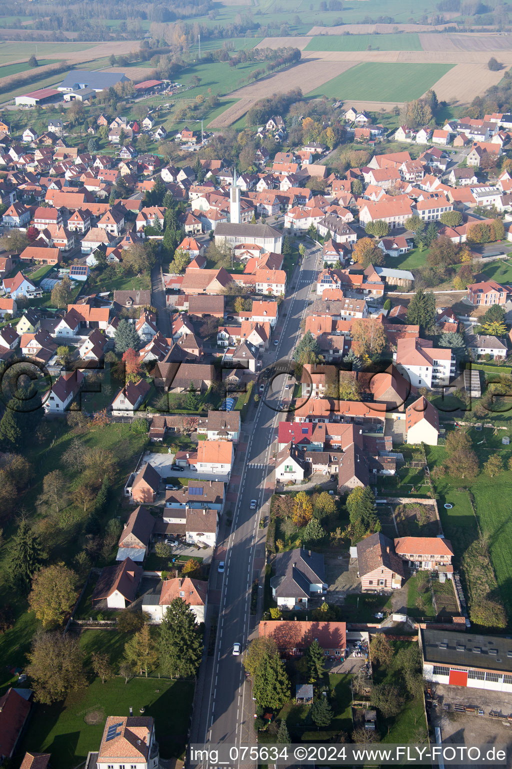 Luftbild von Dorf - Ansicht in Hatten in Grand Est im Bundesland Bas-Rhin, Frankreich
