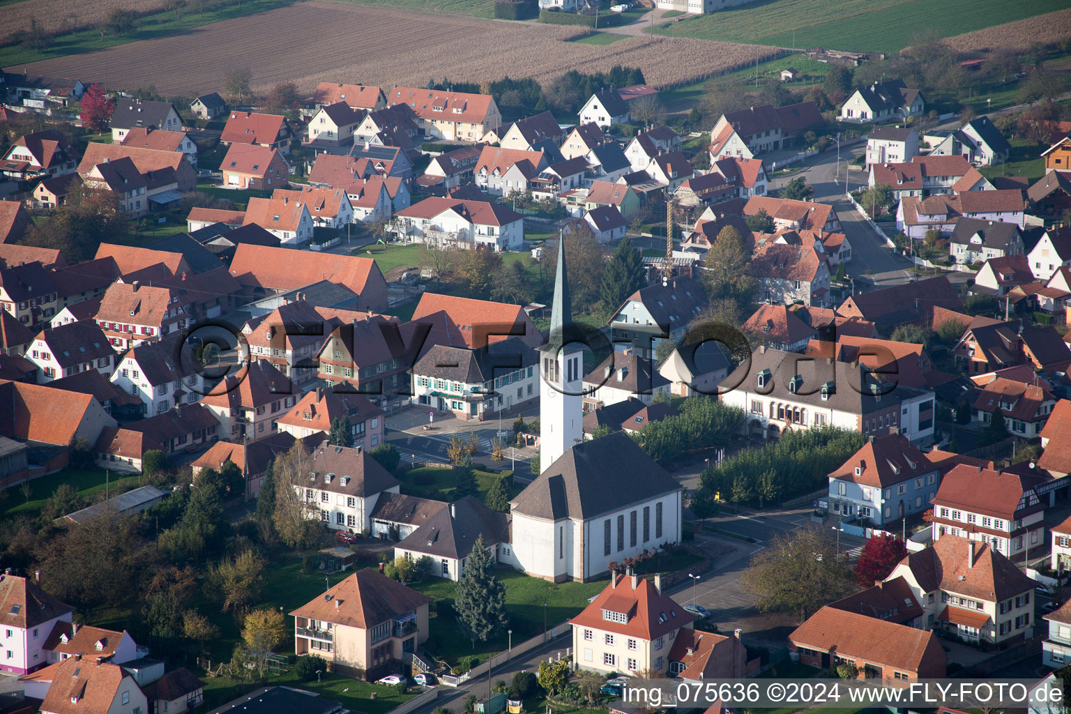 Luftaufnahme von Dorf - Ansicht in Hatten in Grand Est im Bundesland Bas-Rhin, Frankreich