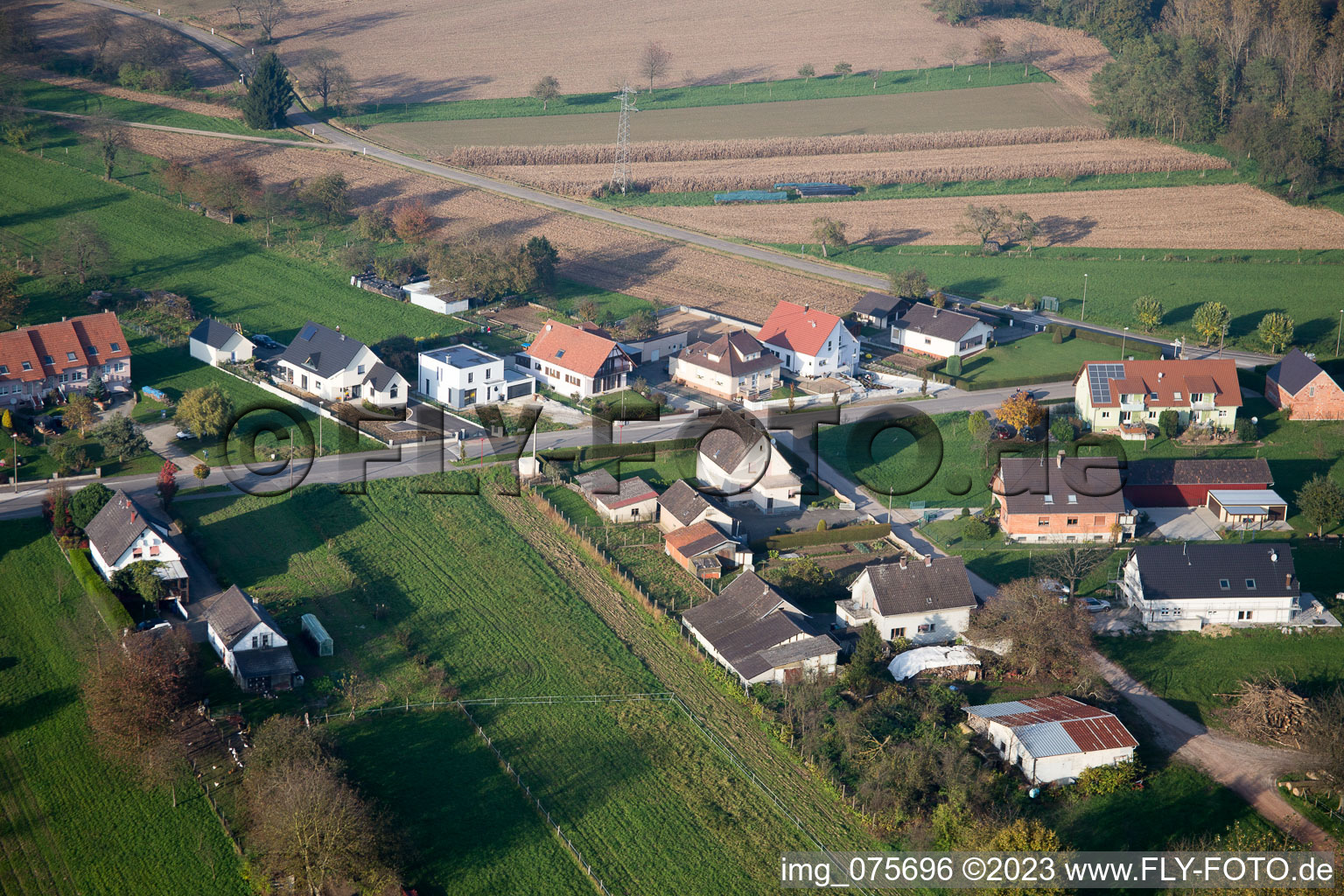 Schrägluftbild von Schaffhouse-près-Seltz im Bundesland Bas-Rhin, Frankreich