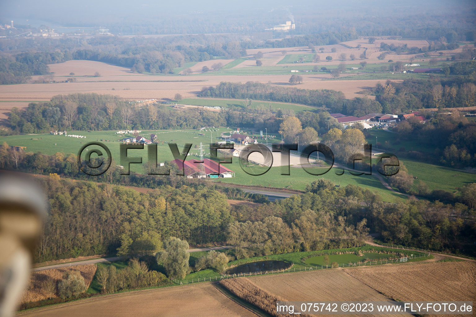 Luftbild von Neewiller-près-Lauterbourg im Bundesland Bas-Rhin, Frankreich