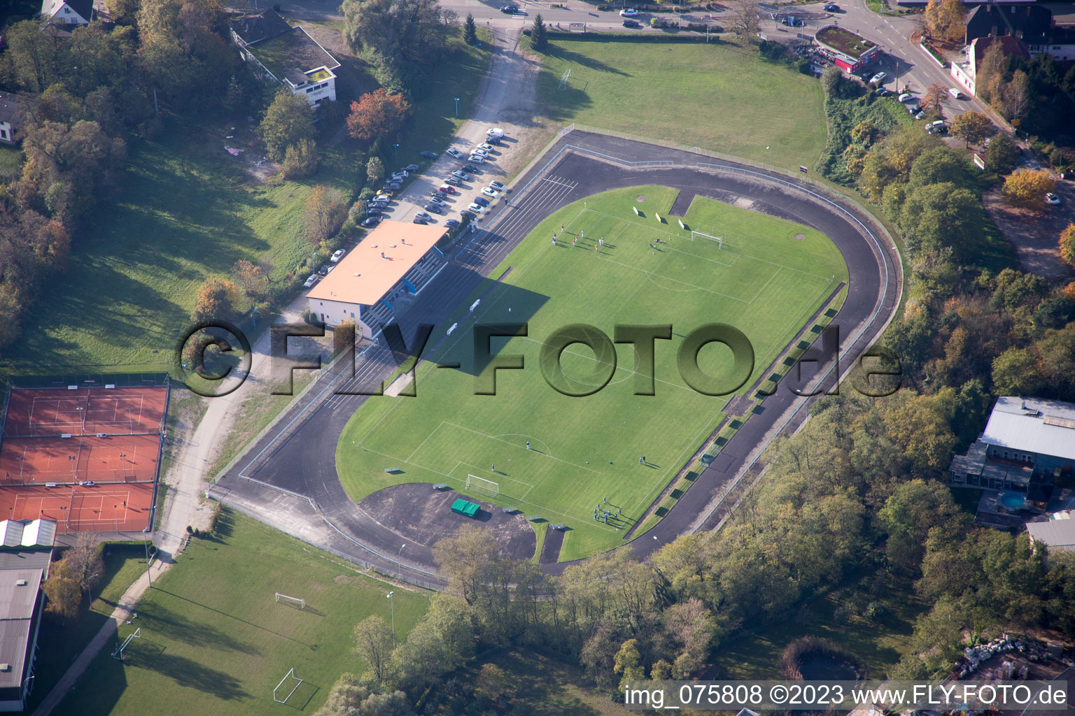 Luftbild von Lauterbourg, Champ de Football im Bundesland Bas-Rhin, Frankreich