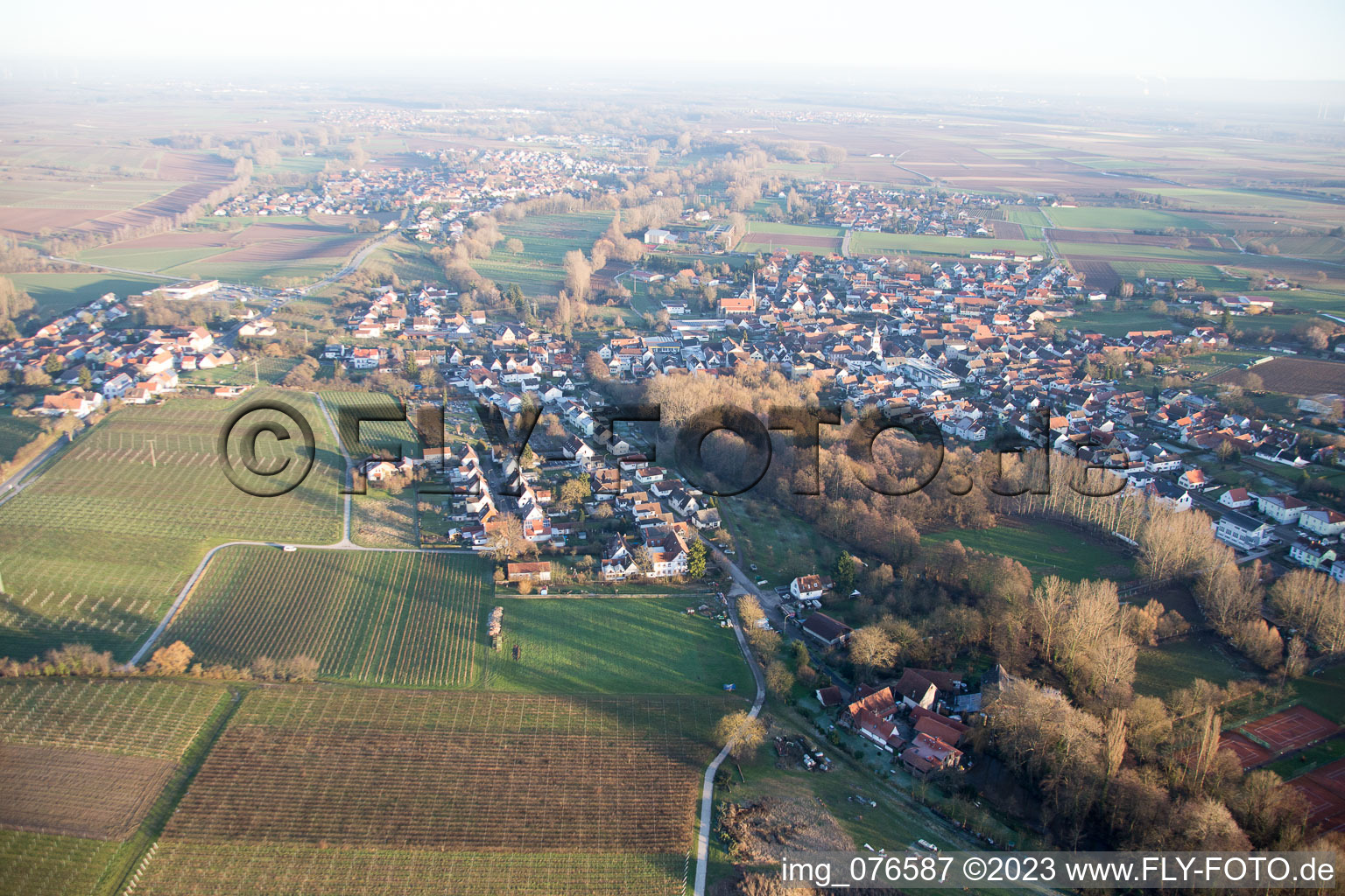 Drohnenbild von Ortsteil Ingenheim in Billigheim-Ingenheim im Bundesland Rheinland-Pfalz, Deutschland