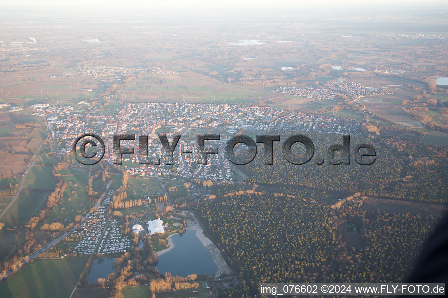 Luftbild von Stadtansicht im Winter aus Westen in Rülzheim im Bundesland Rheinland-Pfalz, Deutschland