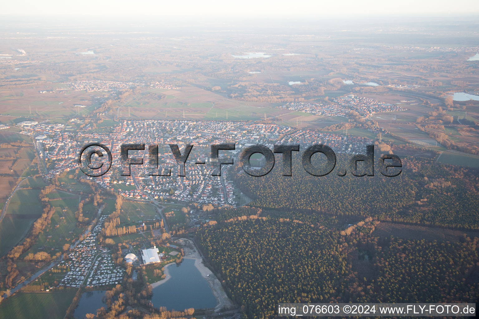 Luftaufnahme von Stadtansicht im Winter aus Westen in Rülzheim im Bundesland Rheinland-Pfalz, Deutschland