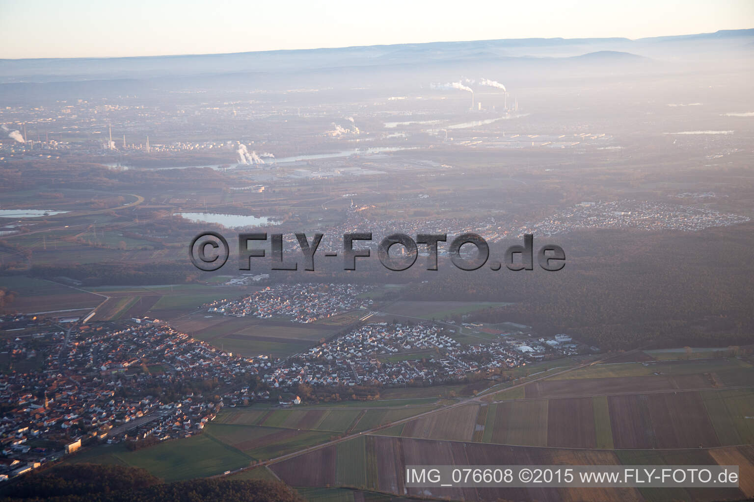 Rheinzabern im Bundesland Rheinland-Pfalz, Deutschland von einer Drohne aus