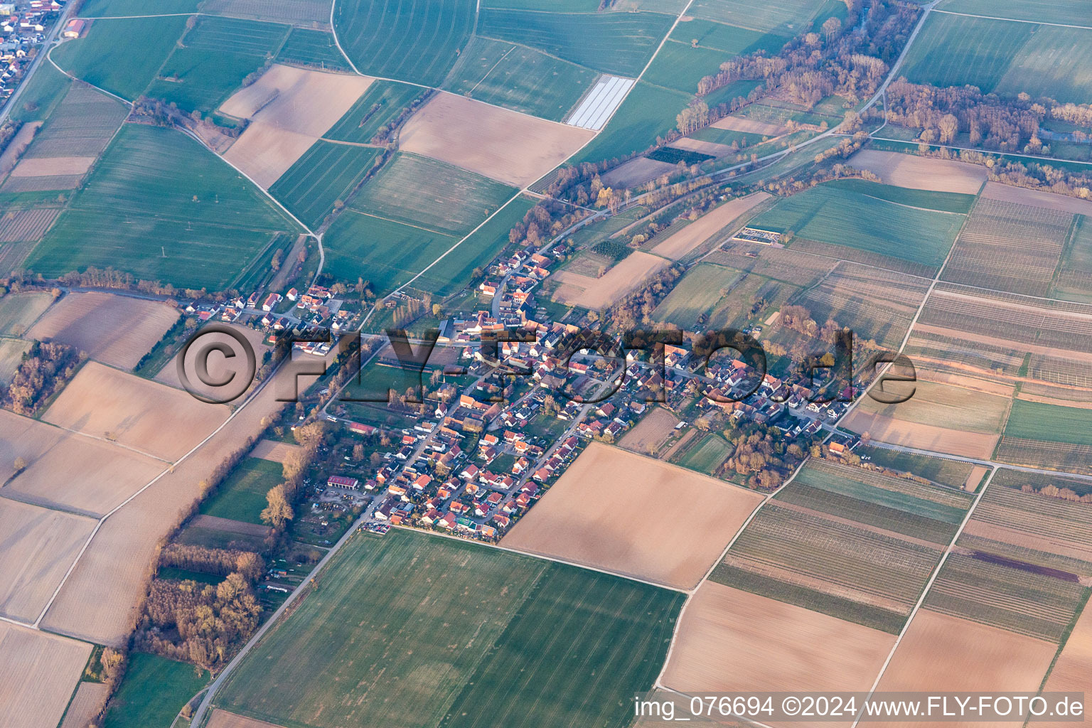 Luftbild von Ortsteil Kleinsteinfeld in Niederotterbach im Bundesland Rheinland-Pfalz, Deutschland