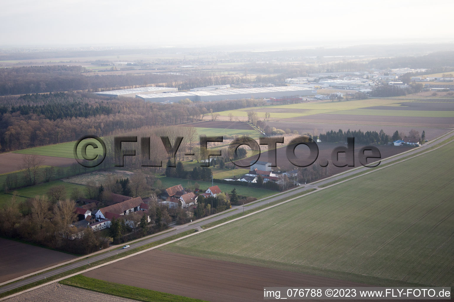 Drohnenaufname von Höfen im Bundesland Rheinland-Pfalz, Deutschland