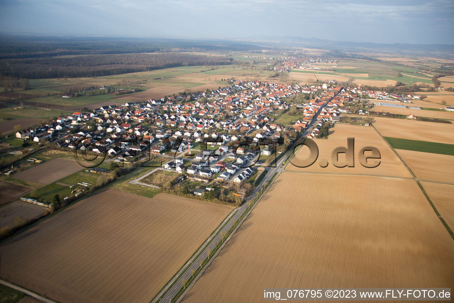 Minfeld im Bundesland Rheinland-Pfalz, Deutschland von einer Drohne aus