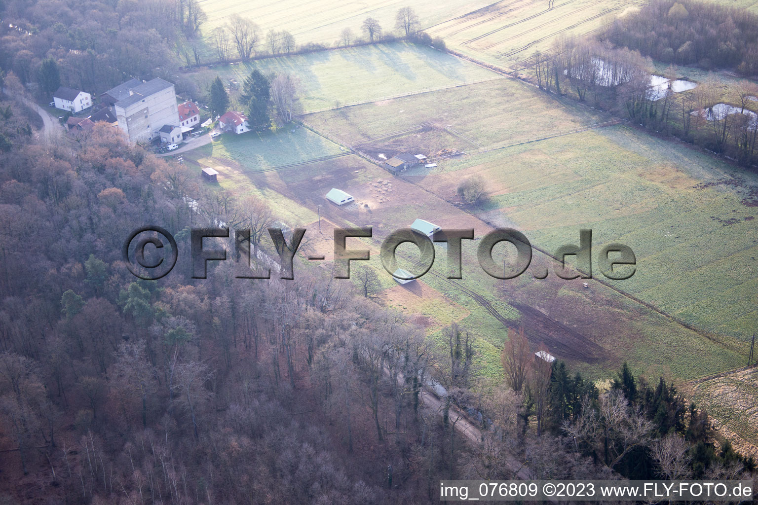 Luftaufnahme von Kandel, Otterbachtal, Biohühnerfarm an der Hahnmühle im Bundesland Rheinland-Pfalz, Deutschland