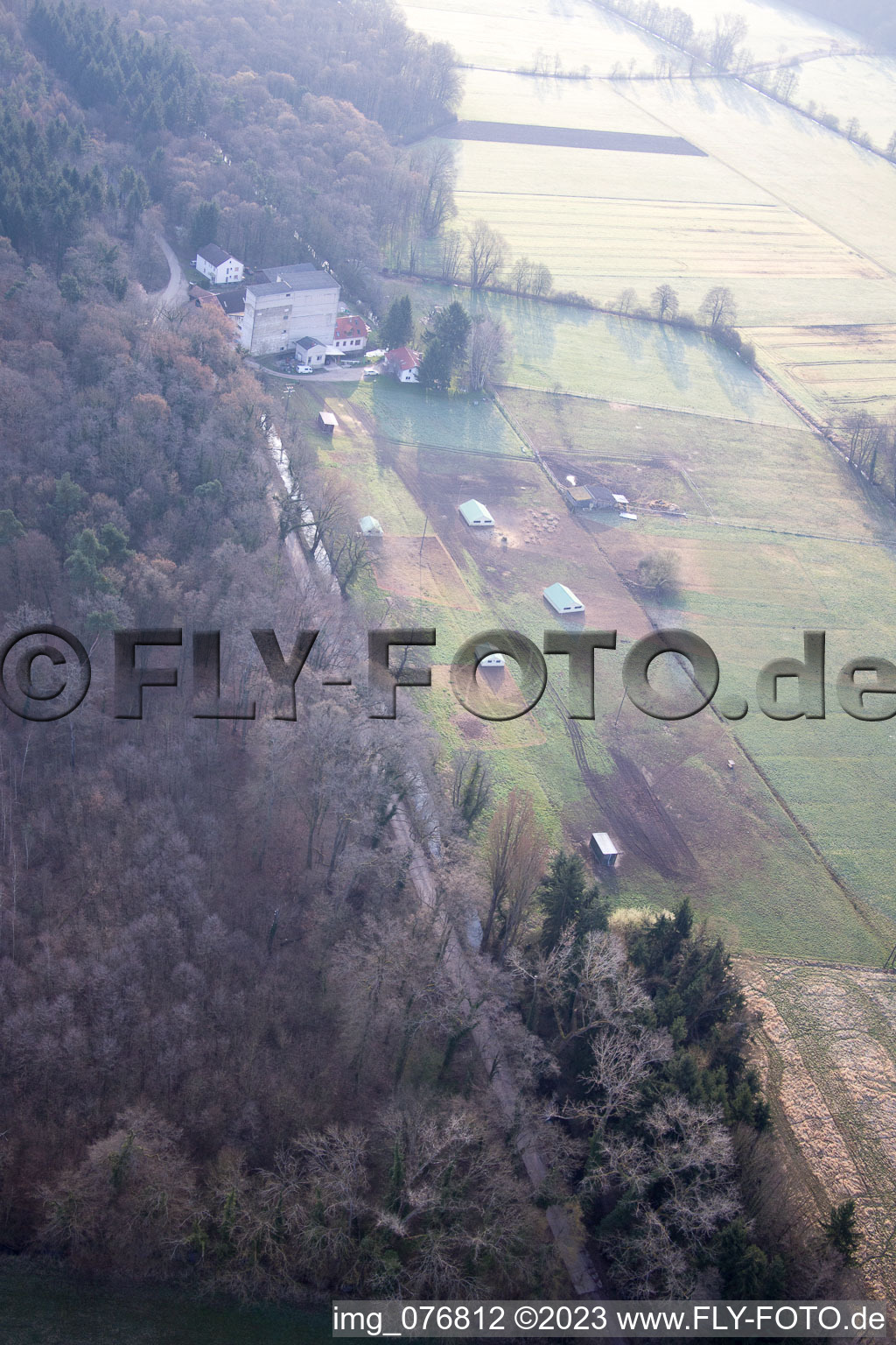 Kandel, Otterbachtal, Biohühnerfarm an der Hahnmühle im Bundesland Rheinland-Pfalz, Deutschland aus der Luft
