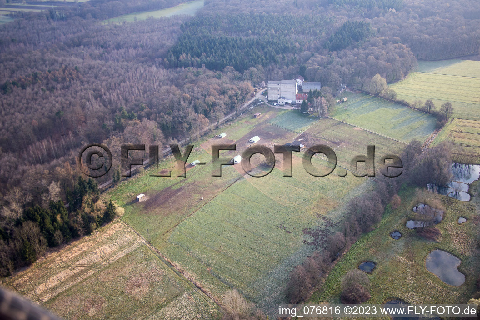 Kandel, Otterbachtal, Biohühnerfarm an der Hahnmühle im Bundesland Rheinland-Pfalz, Deutschland aus der Luft betrachtet
