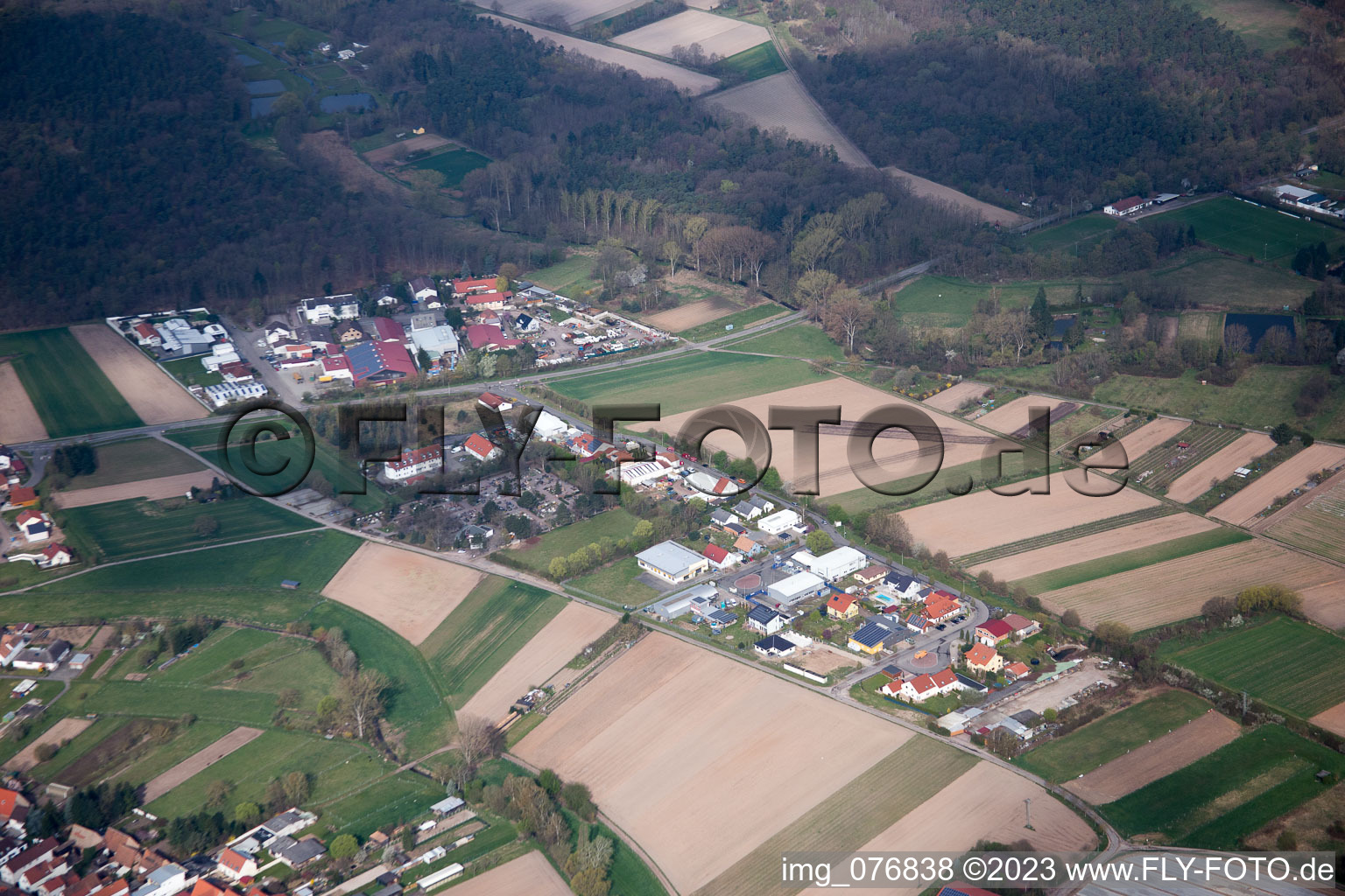 Drohnenaufname von Harthausen im Bundesland Rheinland-Pfalz, Deutschland