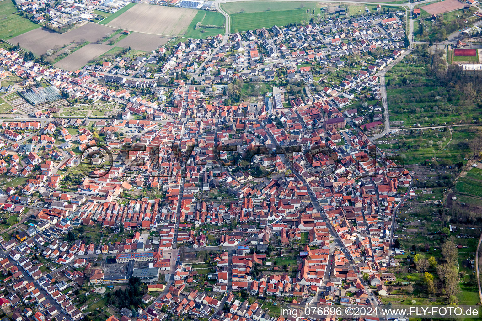 Luftaufnahme von Ortsansicht der Straßen und Häuser der Wohngebiete in Waldsee im Bundesland Rheinland-Pfalz, Deutschland