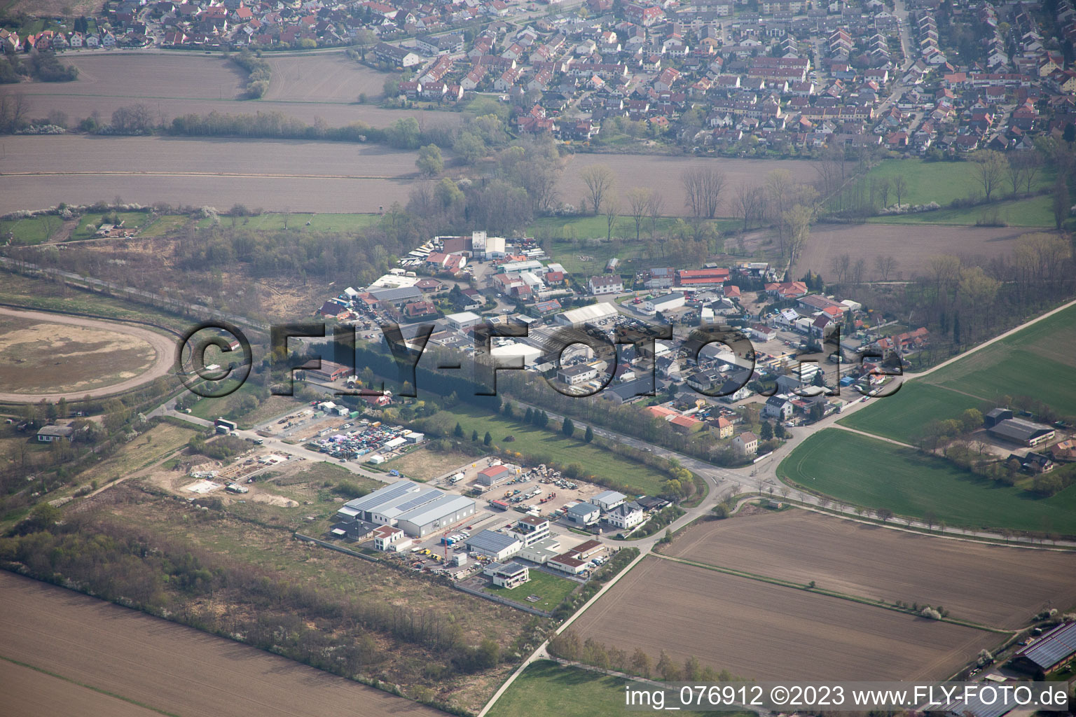 Schrägluftbild von Altrip im Bundesland Rheinland-Pfalz, Deutschland