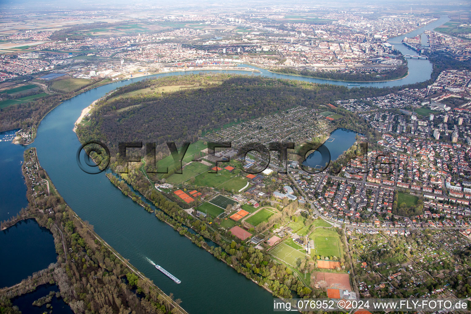 Waldpark und Reissinsel im Ortsteil Niederfeld in Mannheim im Bundesland Baden-Württemberg, Deutschland