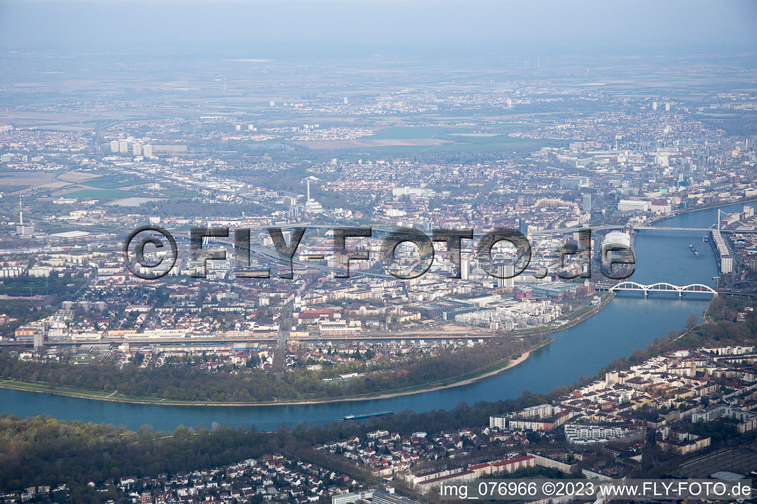 Luftaufnahme von Ortsteil Süd in Ludwigshafen am Rhein im Bundesland Rheinland-Pfalz, Deutschland