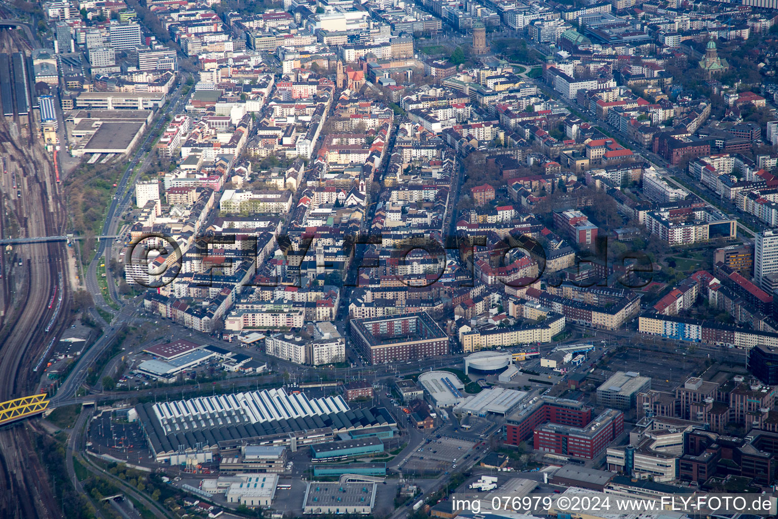 Luftbild von Ortsteil Schwetzingerstadt in Mannheim im Bundesland Baden-Württemberg, Deutschland