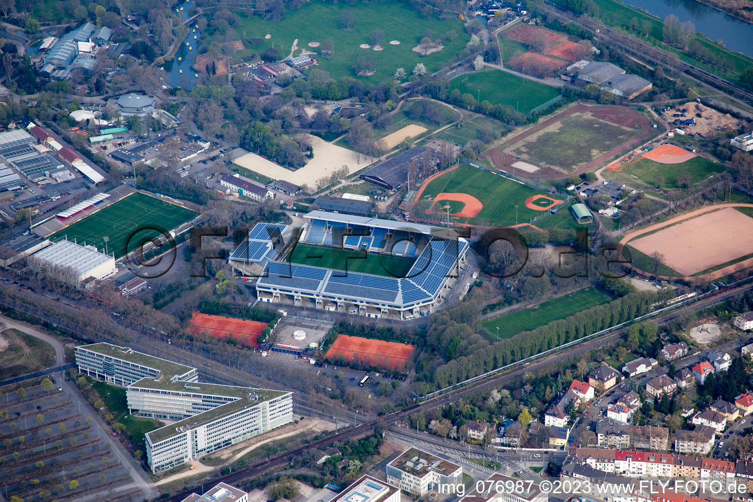 Luisenpark, Carl- Benz-Stadion im Ortsteil Oststadt in Mannheim im Bundesland Baden-Württemberg, Deutschland