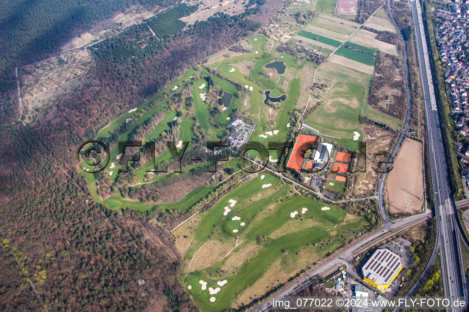 Luftbild von Gelände des Golfplatz des Golf Club Mannheim-Viernheim 1930 e.V. in Viernheim im Bundesland Hessen, Deutschland