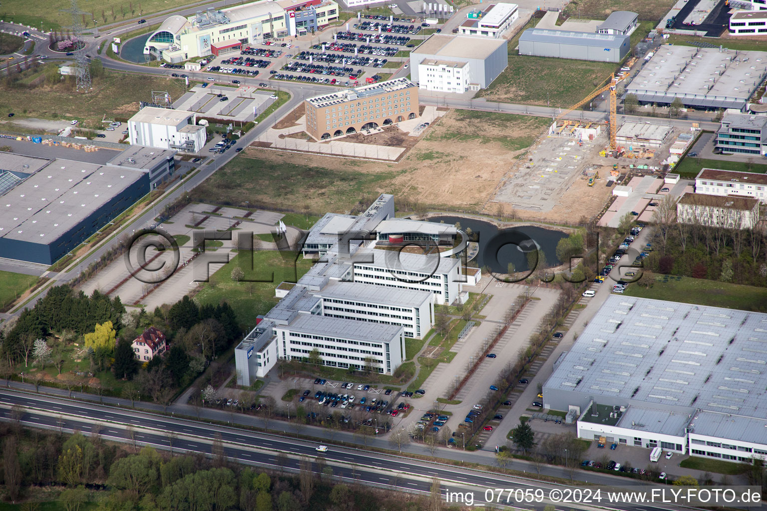 Bürogebäude des Verwaltungs- und Geschäftshauses der SAP in Bensheim im Bundesland Hessen, Deutschland