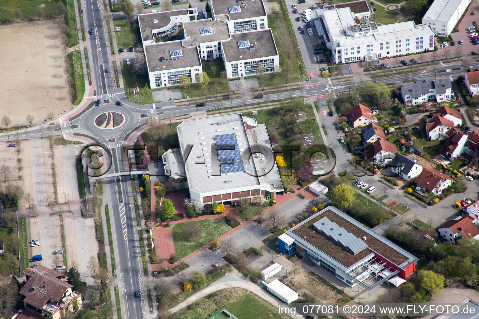 Luftbild von Gewerbegebiet und Firmenansiedlung Track&Trace Academy und Europa Hotel im Ortsteil Auerbach in Bensheim im Bundesland Hessen, Deutschland
