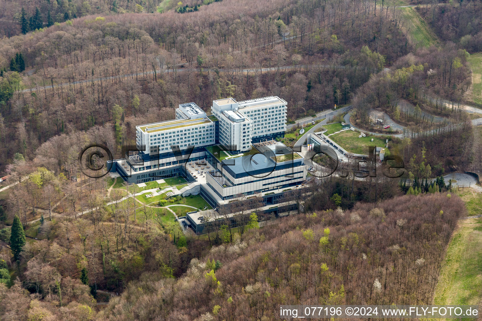 Luftbild von Gebäudekomplex der Hotelanlage Lufthansa Seeheim GmbH in Seeheim-Jugenheim im Bundesland Hessen, Deutschland