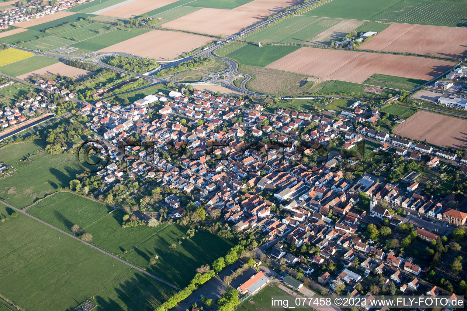 Drohnenbild von Ortsteil Queichheim in Landau in der Pfalz im Bundesland Rheinland-Pfalz, Deutschland
