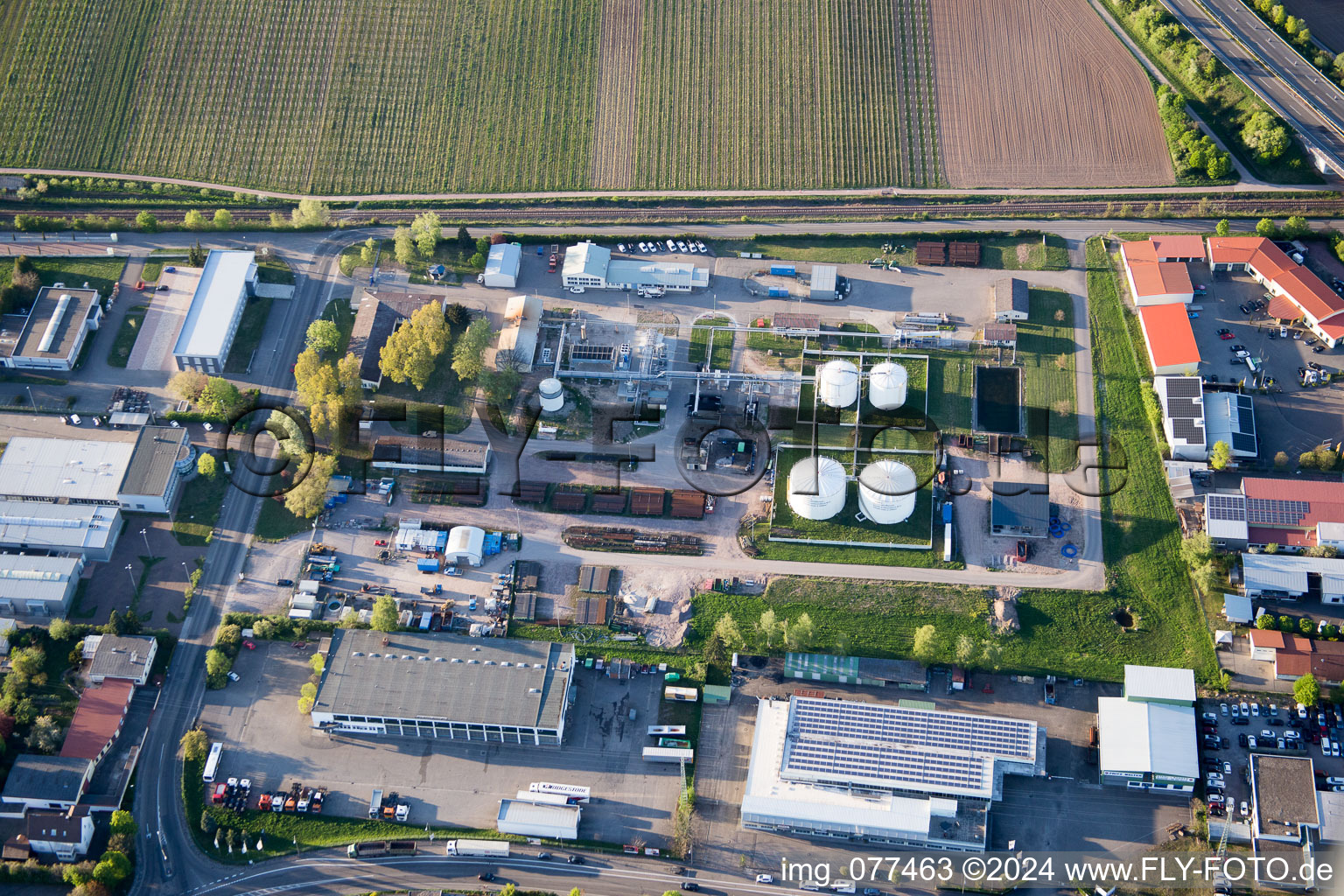 Schrägluftbild von Industriegebiet Nord in Landau in der Pfalz im Bundesland Rheinland-Pfalz, Deutschland