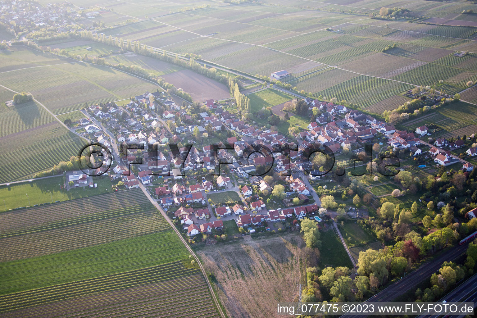 Luftbild von Knöringen im Bundesland Rheinland-Pfalz, Deutschland