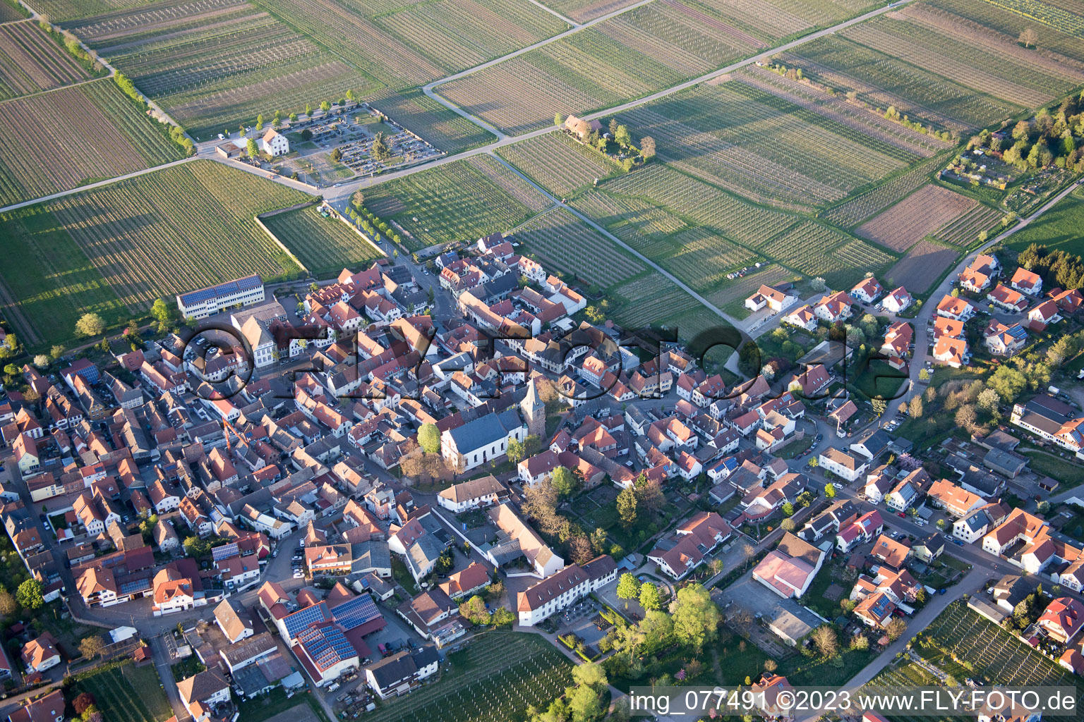 Luftaufnahme von Kirrweiler im Bundesland Rheinland-Pfalz, Deutschland