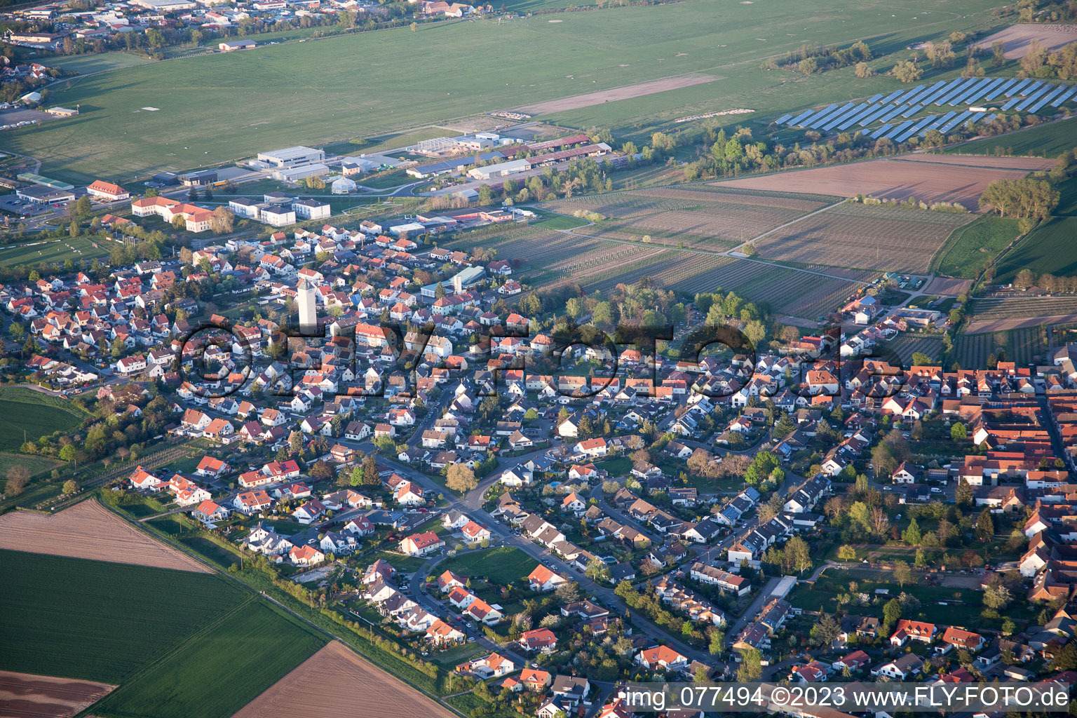 Luftbild von Ortsteil Lachen in Neustadt an der Weinstraße im Bundesland Rheinland-Pfalz, Deutschland