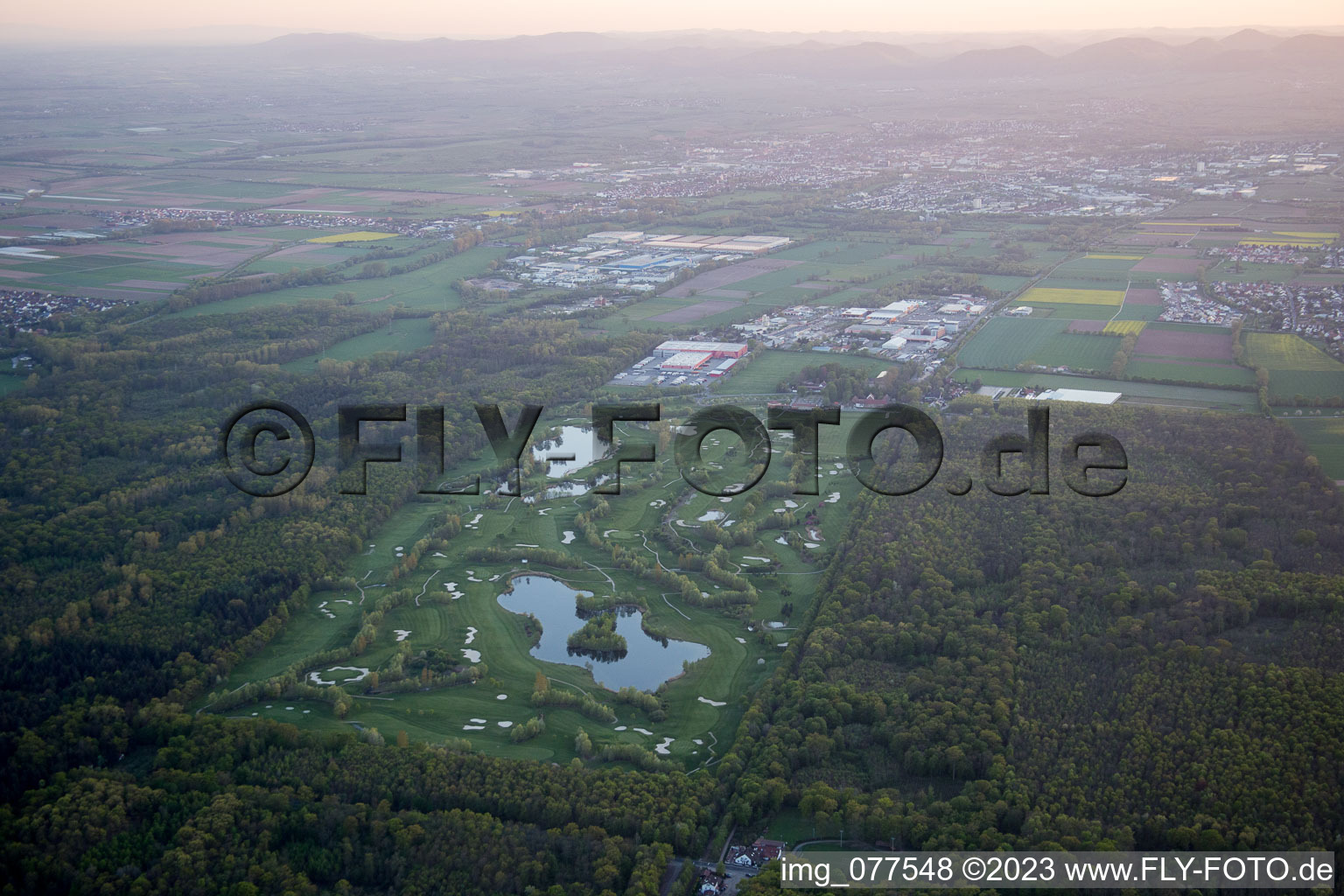 Essingen, Golfplatz Dreihof im Bundesland Rheinland-Pfalz, Deutschland