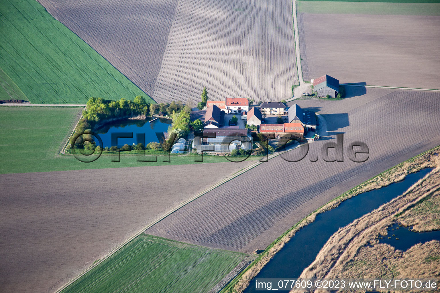 Luftbild von Mückenhäuser Hof im Ortsteil Rheindürkheim in Worms im Bundesland Rheinland-Pfalz, Deutschland