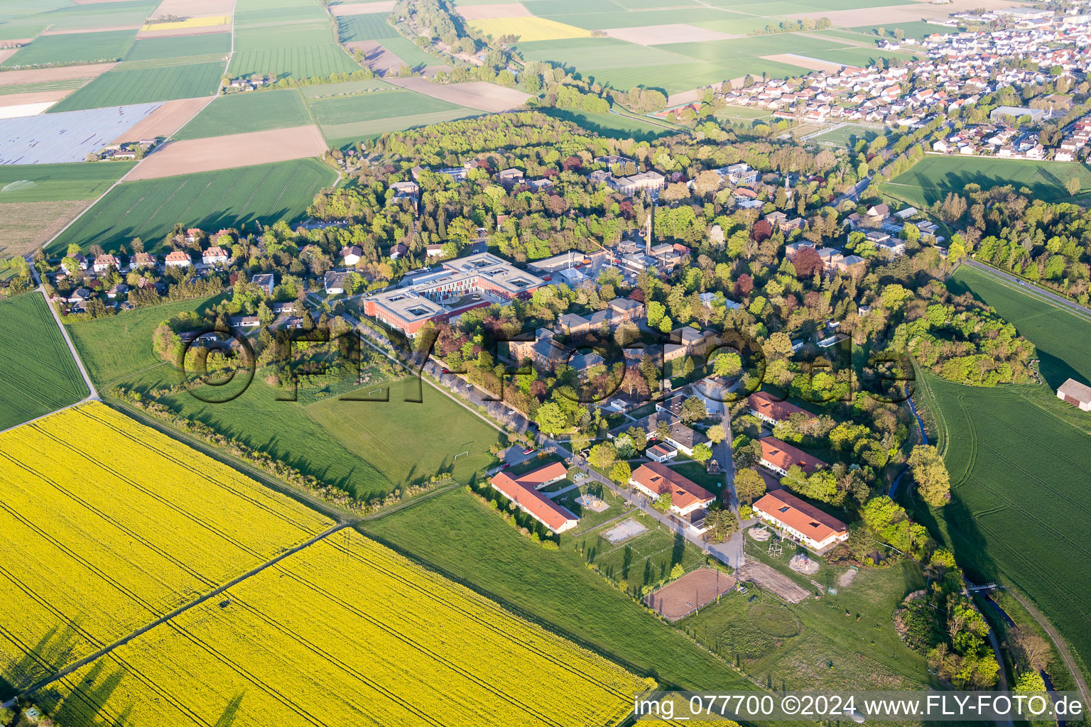 Klinikgelände der Klinik für Kinder- und Jugendpsychiatrie, Psychosomatik und Psychotherapie Riedstadt im Ortsteil Goddelau in Riedstadt im Ortsteil Philippshospital im Bundesland Hessen, Deutschland