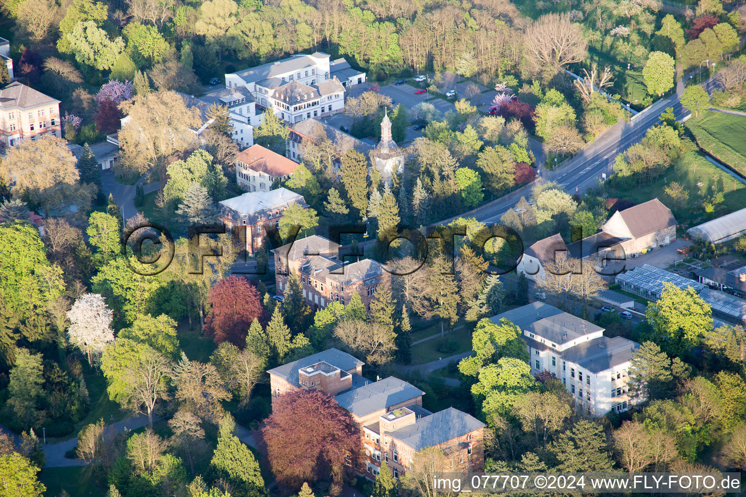 Schrägluftbild von Riedstadt, Philippshospital im Bundesland Hessen, Deutschland