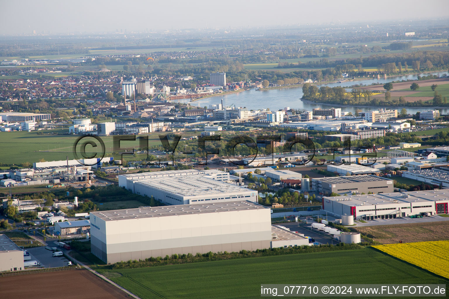 Industrie- und Gewerbegebiet NO mit Grieshaber Logistic Group AG im Ortsteil Biebesheim in Biebesheim am Rhein im Bundesland Hessen, Deutschland