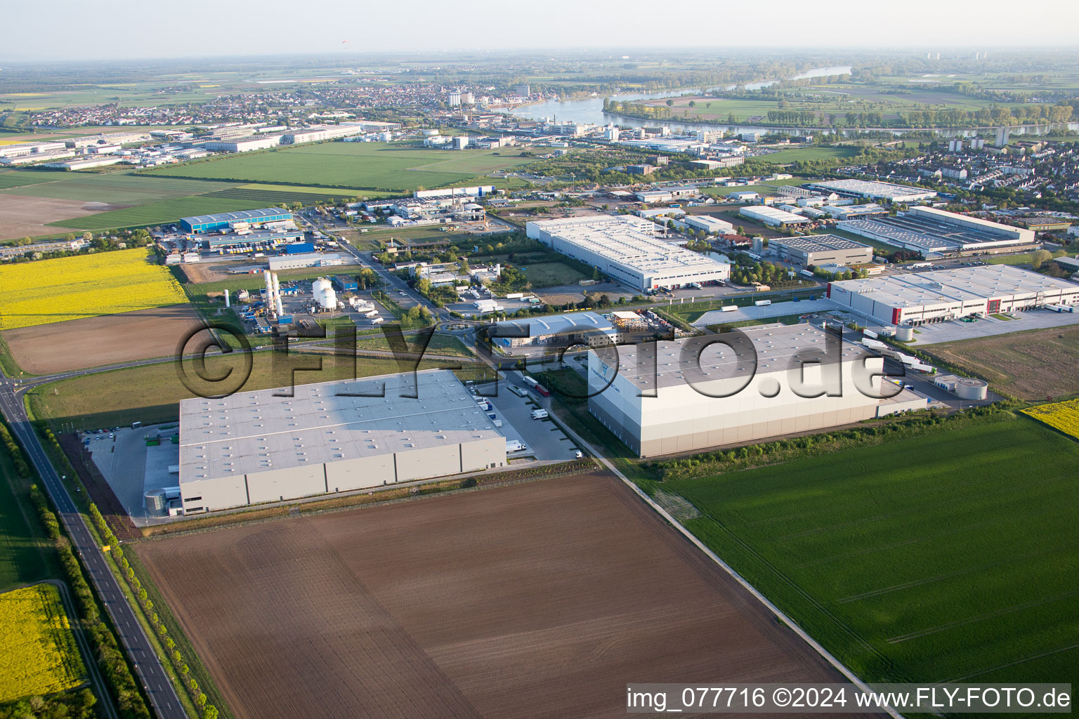 Luftbild von Industrie- und Gewerbegebiet NO mit Grieshaber Logistic Group AG im Ortsteil Biebesheim in Biebesheim am Rhein im Bundesland Hessen, Deutschland