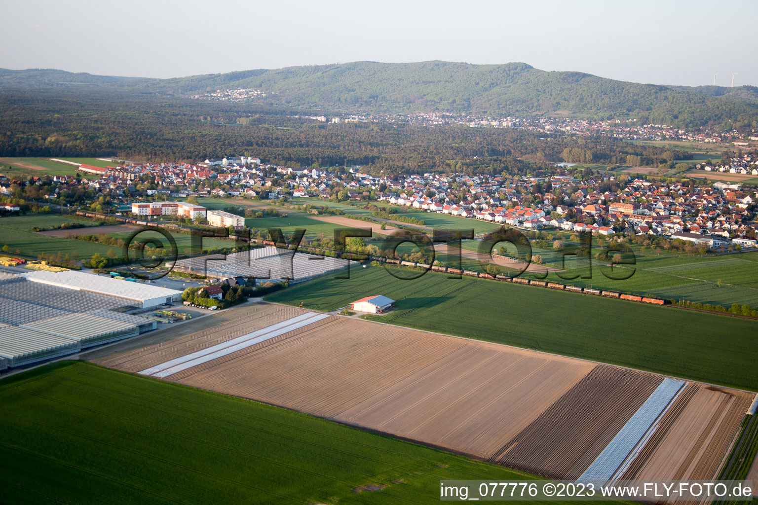 Alsbach-Hähnlein im Bundesland Hessen, Deutschland von der Drohne aus gesehen