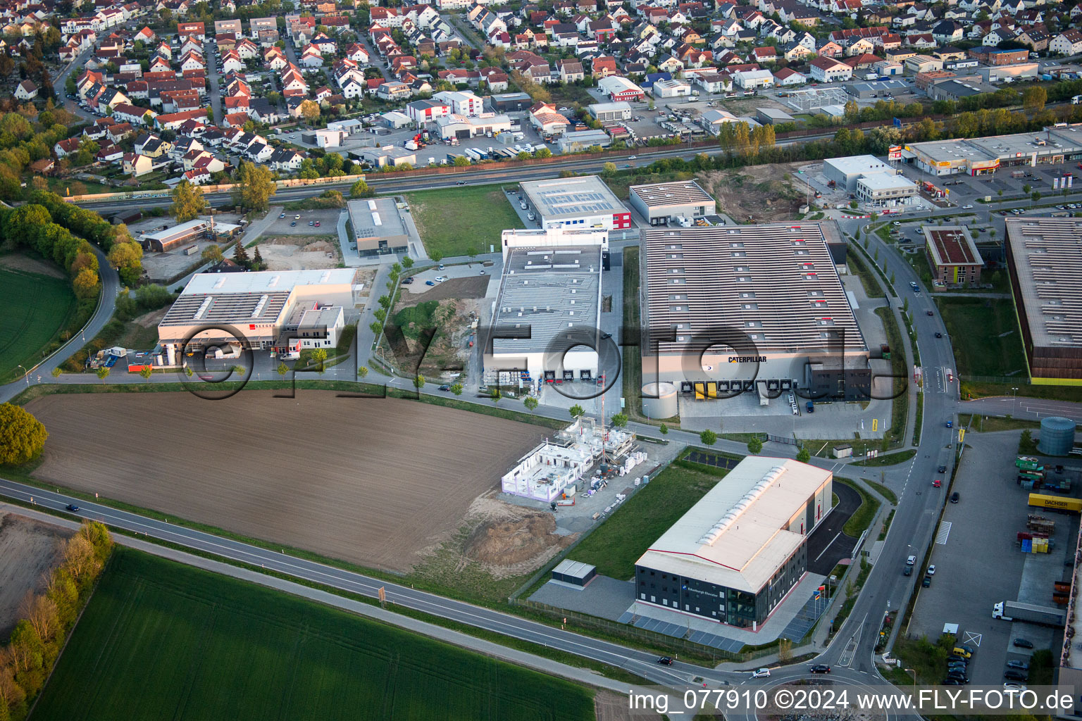 Lagerhallen und Speditionsgebäude von Caterpillar in Lorsch im Bundesland Hessen, Deutschland