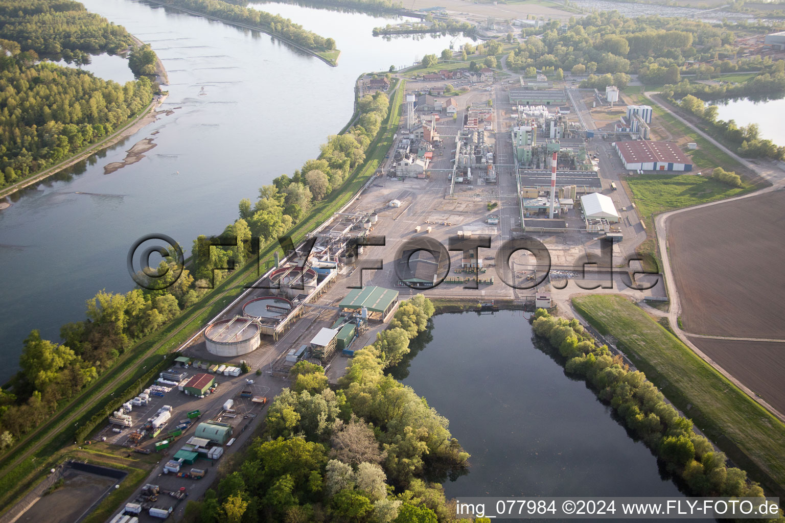 Luftbild von Lauterbourg (Elsaß), Industrie am Rhein im Bundesland Bas-Rhin, Frankreich