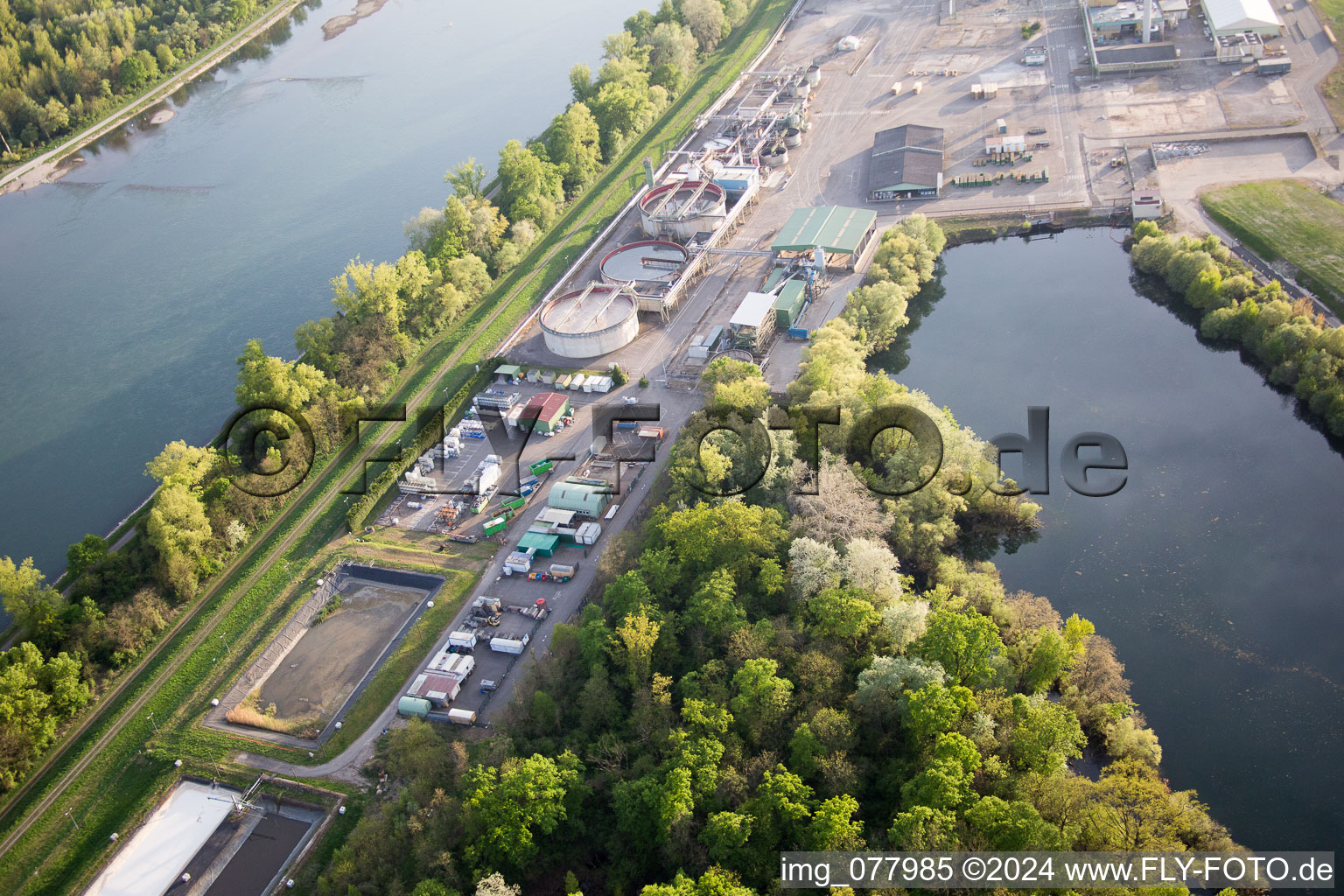 Luftaufnahme von Lauterbourg (Elsaß), Industrie am Rhein im Bundesland Bas-Rhin, Frankreich