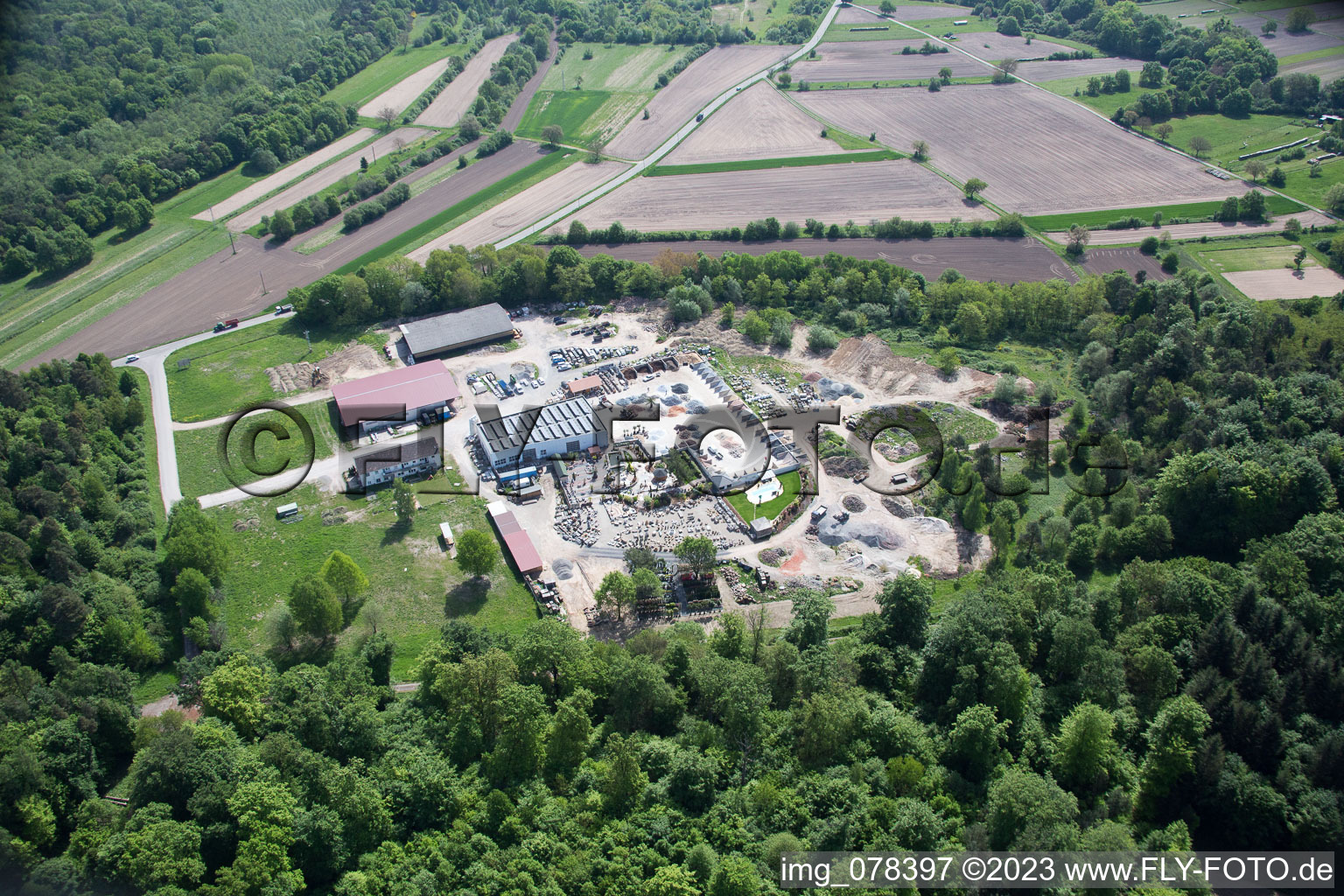 Luftaufnahme von Hagenbach, Palatinum Landschafts u. Gartendesign im Bundesland Rheinland-Pfalz, Deutschland