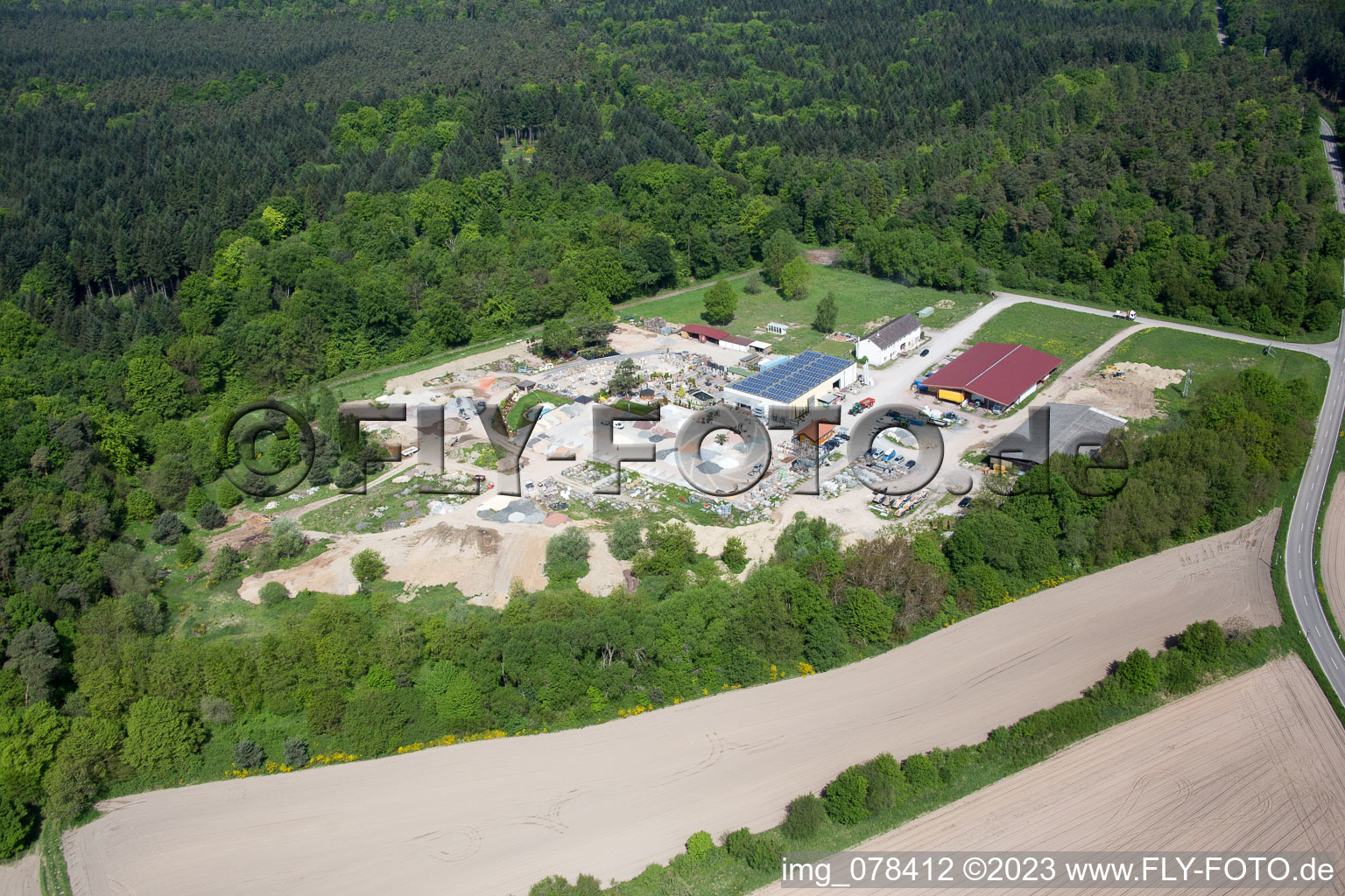 Luftaufnahme von Hagenbach, Palatinum Landschafts u. Gartendesign im Bundesland Rheinland-Pfalz, Deutschland