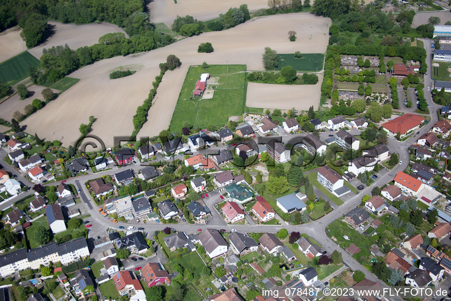Luftaufnahme von Hagenbach im Bundesland Rheinland-Pfalz, Deutschland