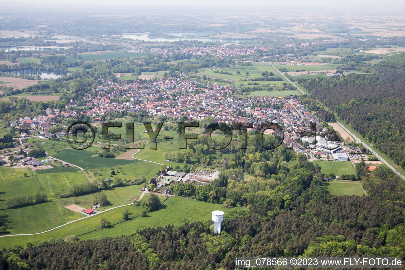 Berg im Bundesland Rheinland-Pfalz, Deutschland aus der Luft betrachtet