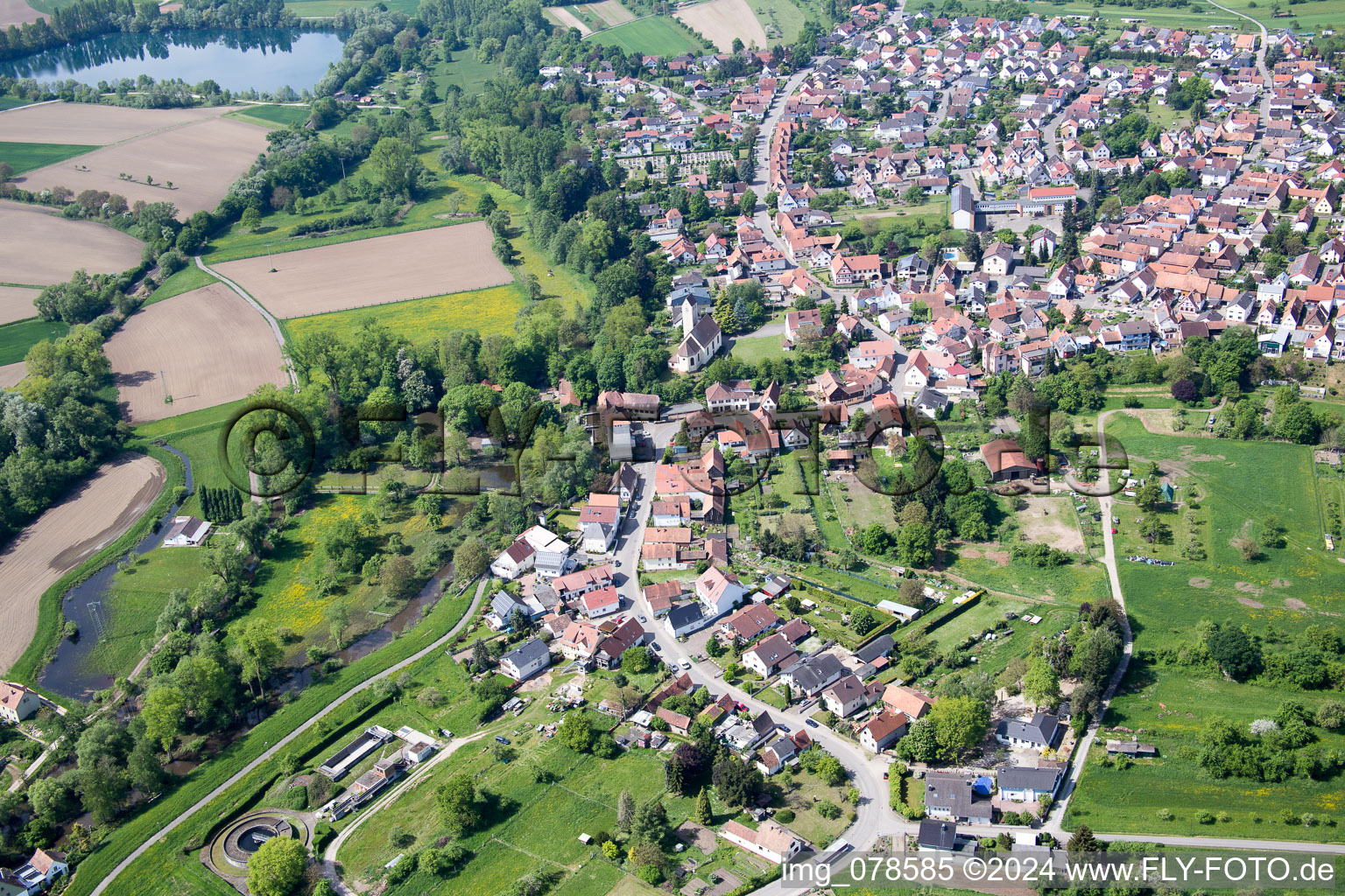 Dorf - Ansicht im Ortsteil Neulauterburg in Berg (Pfalz) im Bundesland Rheinland-Pfalz, Deutschland
