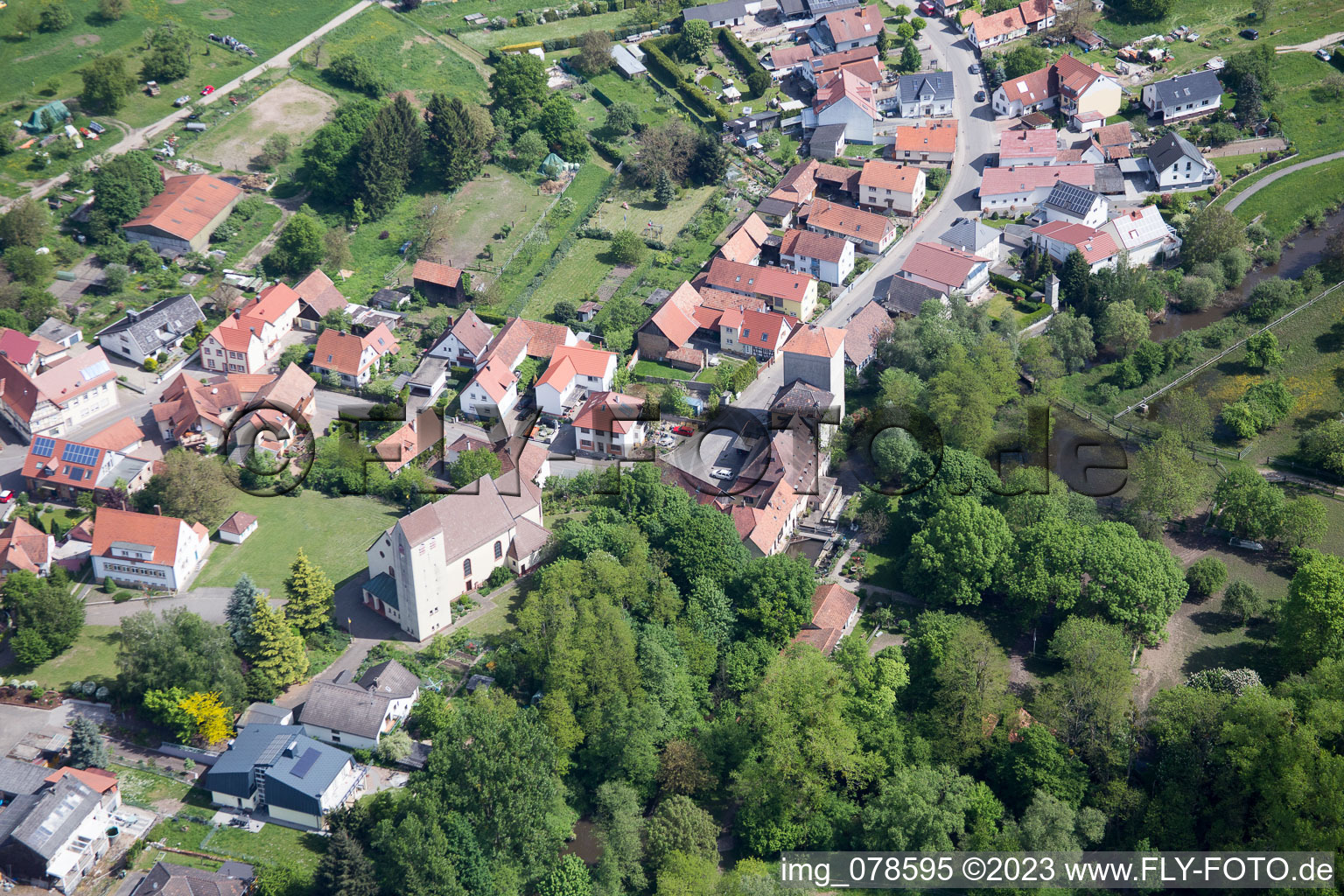 Berg im Bundesland Rheinland-Pfalz, Deutschland aus der Luft betrachtet